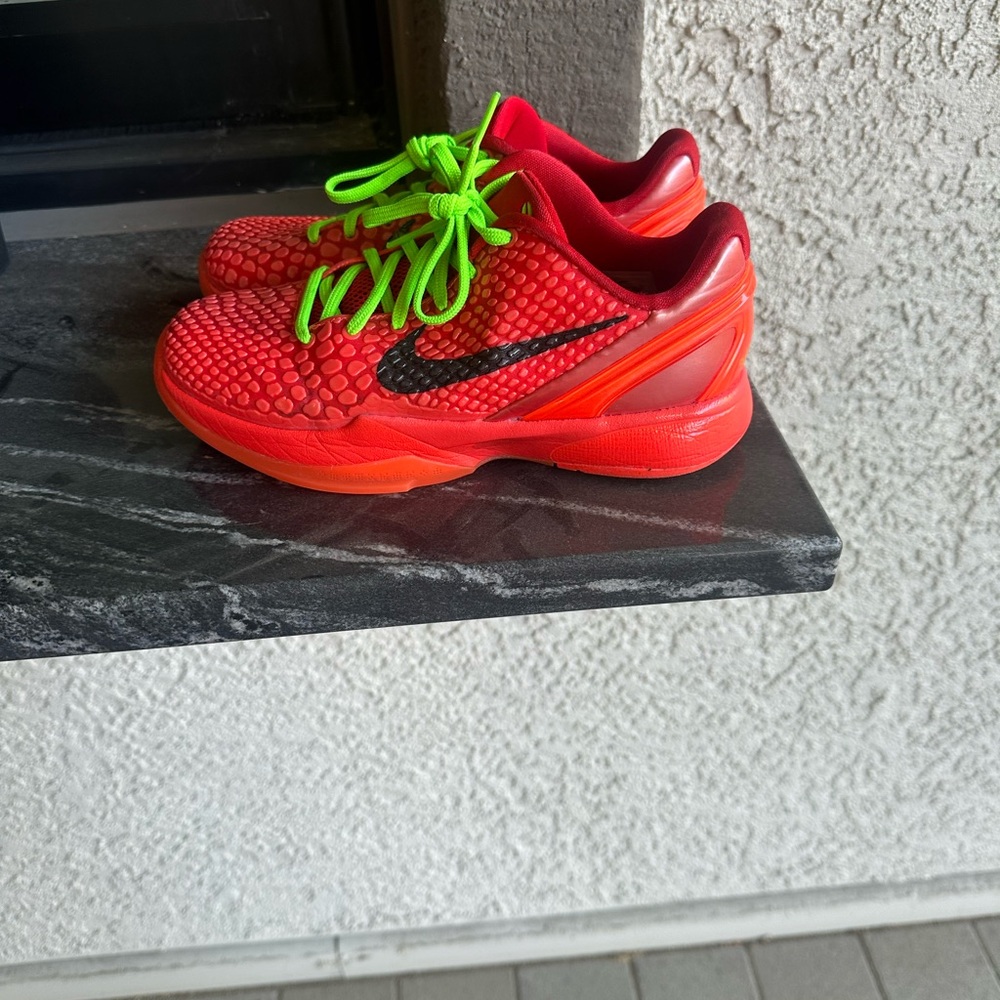 Kobe reverse grinches, size 5.5 . Barely used